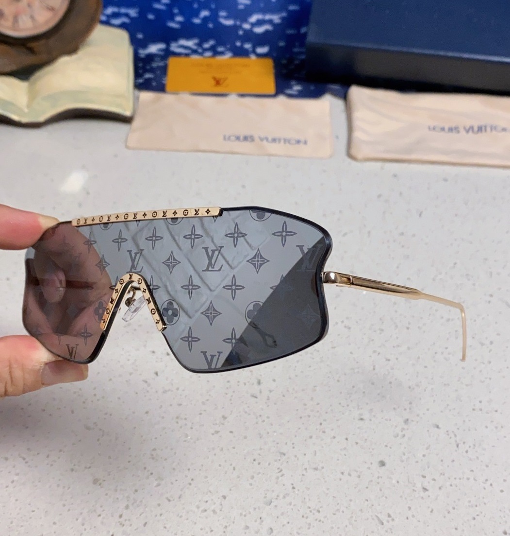 FSG33 | Louis Vuitton  SunGlass (903136-P80)