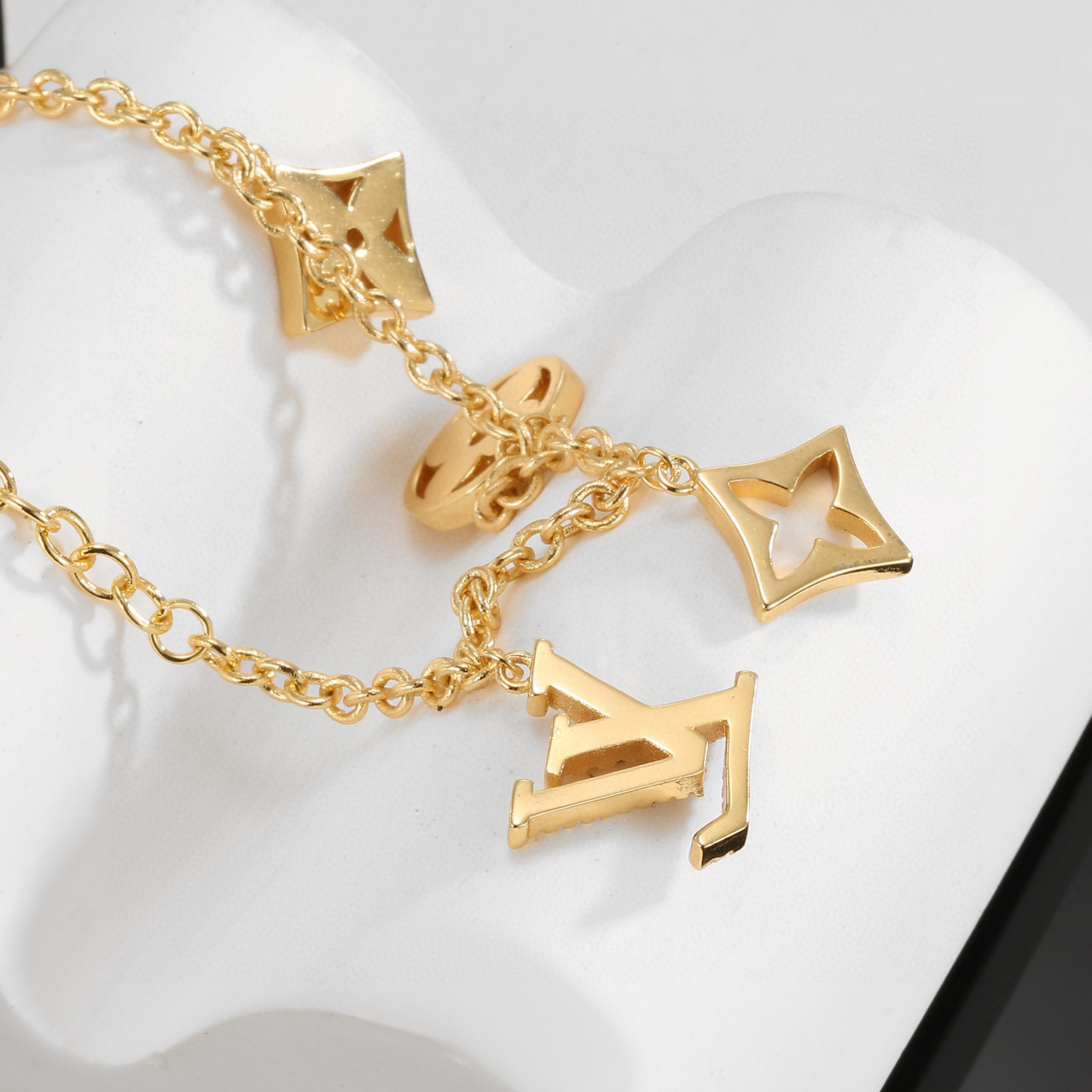 FWSL06 | LOUIS VUITTON Bracelets(P60)